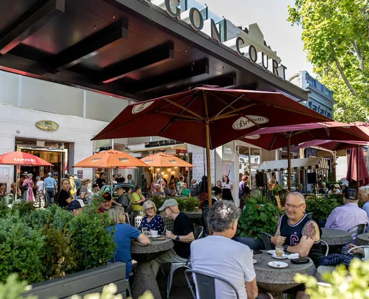 Outdoor dining at Brunetti in Carlton